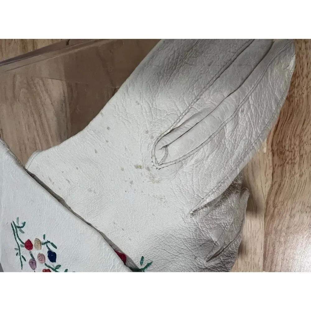 Vintage Dainty Leather Gloves White w Embroidered Floral Small JL